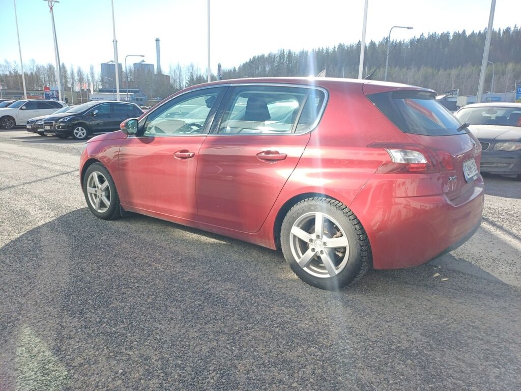 Peugeot 308 2015 Punainen