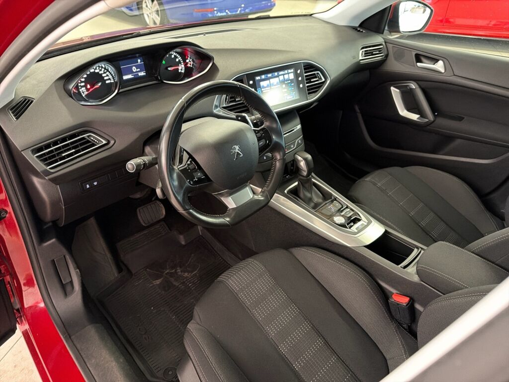 Peugeot 308 2015 Punainen