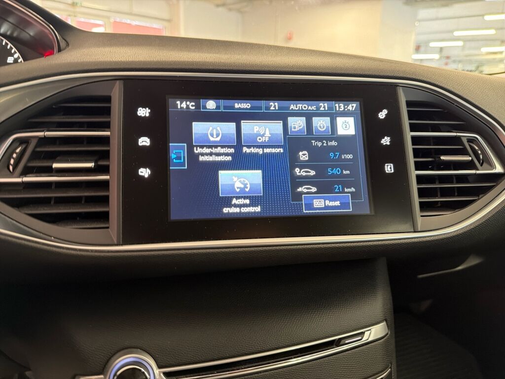 Peugeot 308 2015 Punainen