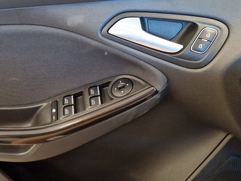 Ford Focus 2015 Harmaa