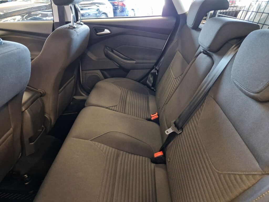 Ford Focus 2015 Harmaa