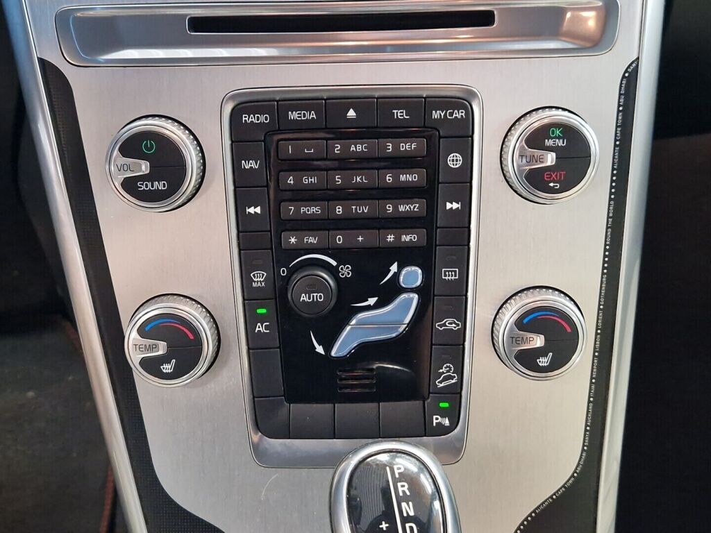 Volvo XC60 2015 Valkoinen