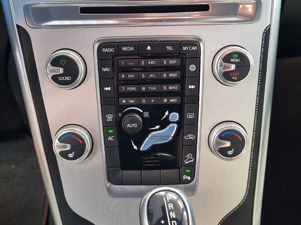 Volvo XC60 2015 Valkoinen