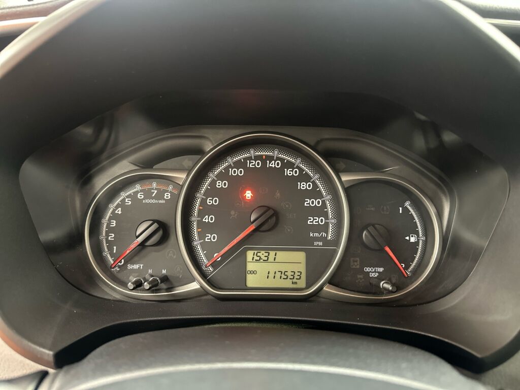 Toyota Yaris 2015 Harmaa