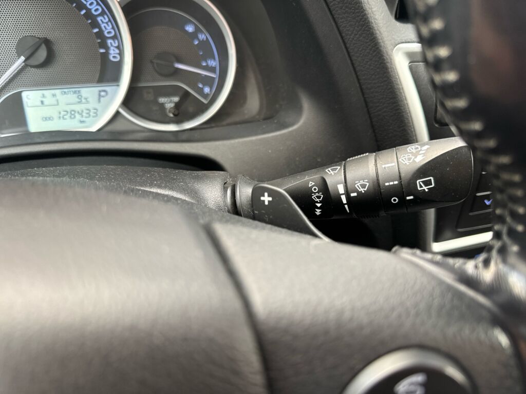 Toyota Auris 2015 Valkoinen