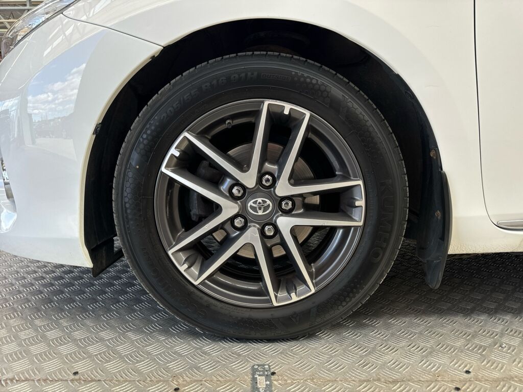 Toyota Auris 2015 Valkoinen