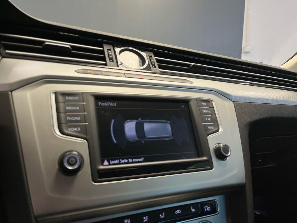 Volkswagen Passat 2015 Valkoinen