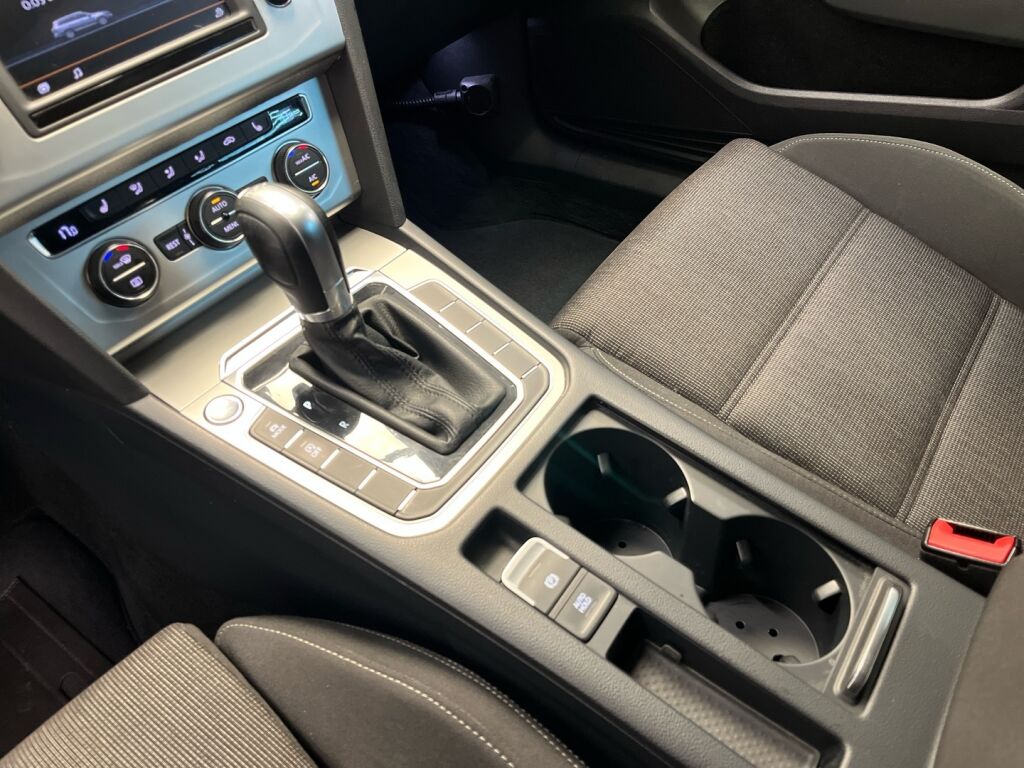 Volkswagen Passat 2015 Valkoinen