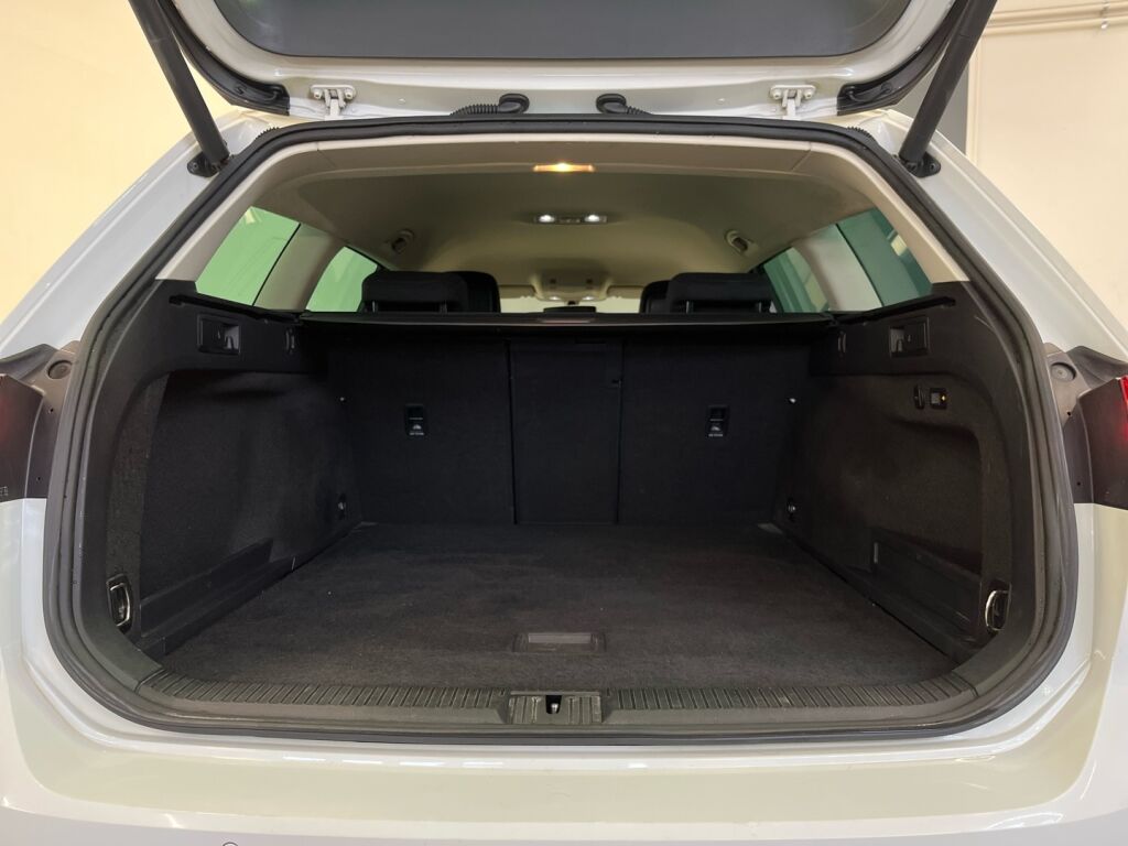 Volkswagen Passat 2015 Valkoinen