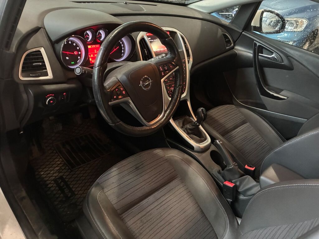 Opel Astra 2015 Valkoinen