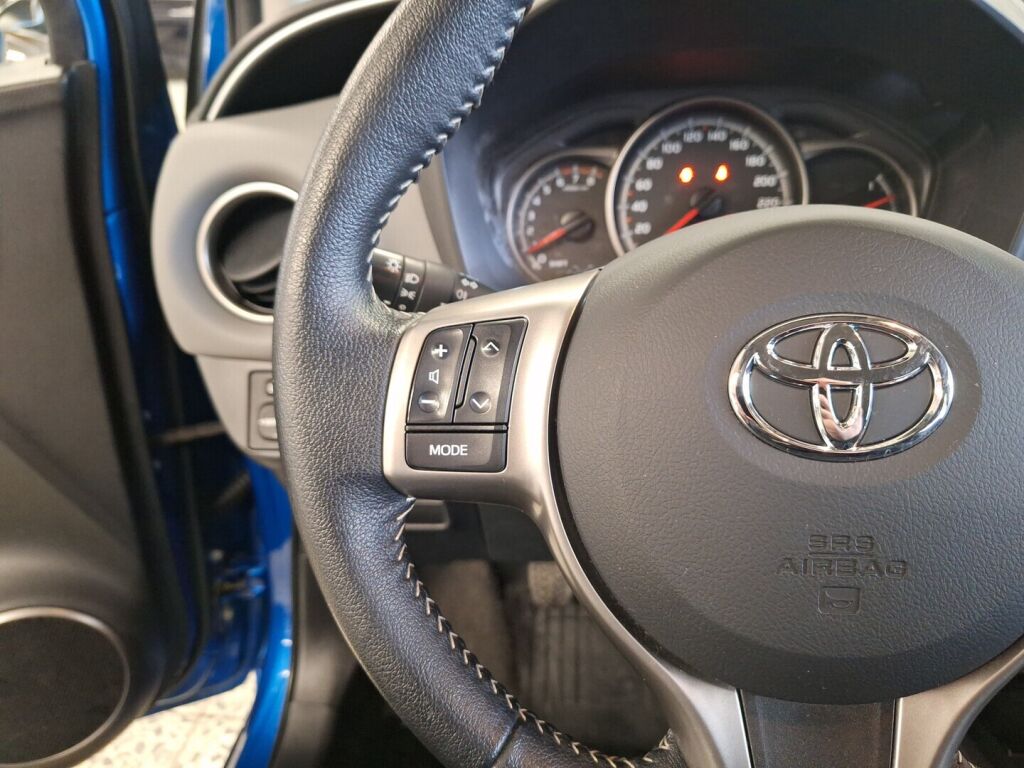 Toyota Yaris 2015 Sininen