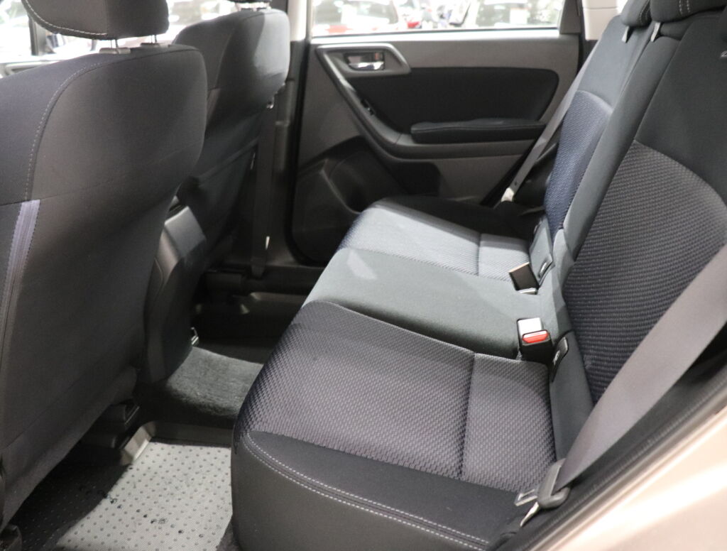 Subaru Forester 2015 Harmaa