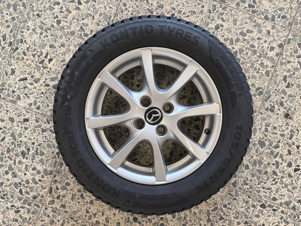 Mazda Mazda2 2015 Punainen