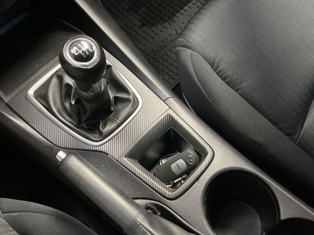 Mazda Mazda3 2015 Punainen