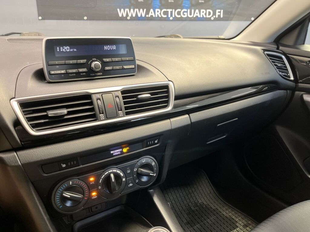 Mazda Mazda3 2015 Punainen