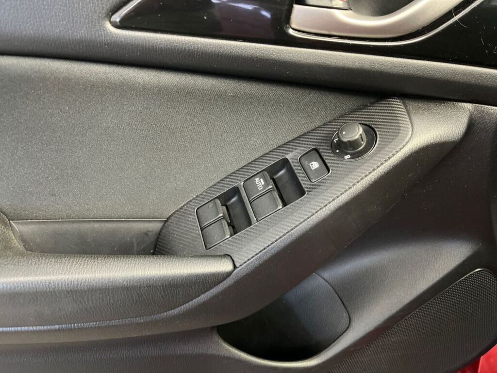 Mazda Mazda3 2015 Punainen