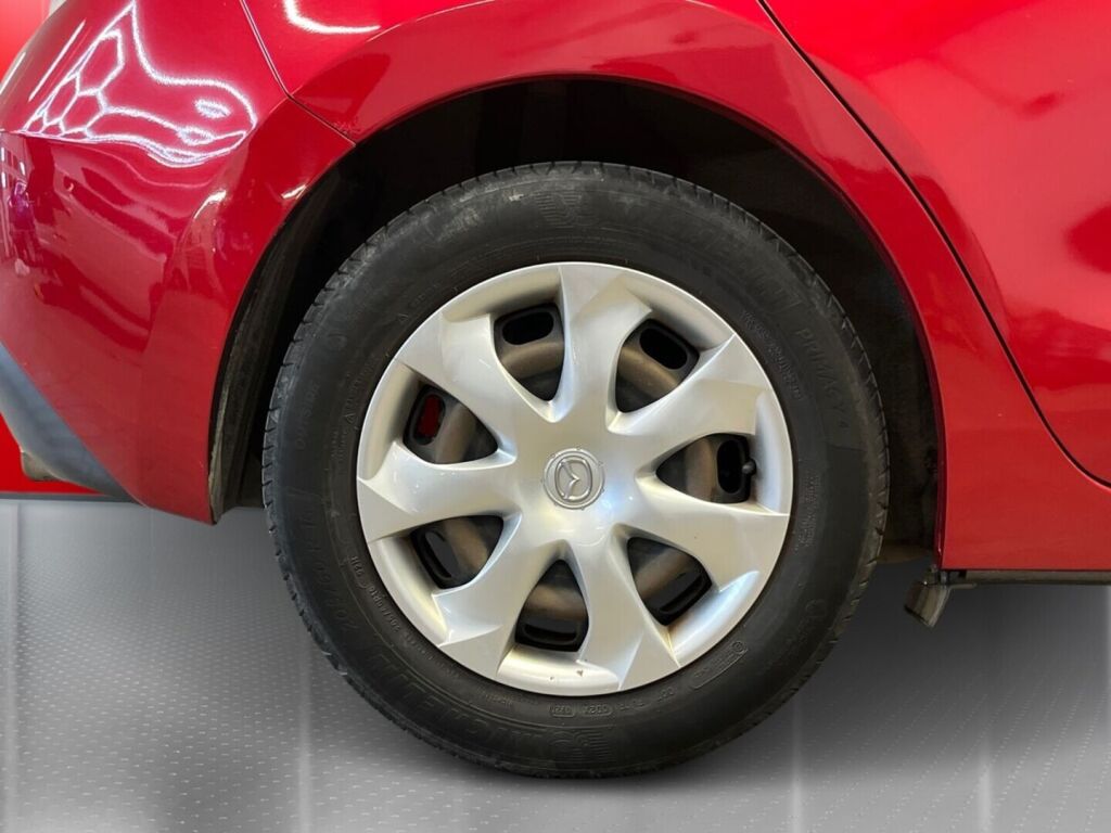 Mazda Mazda3 2015 Punainen