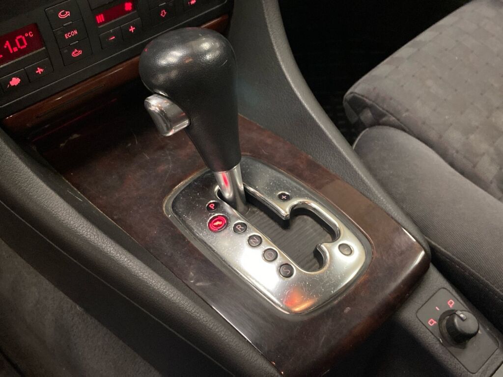 Audi A6 2003 Ruskea (beige)