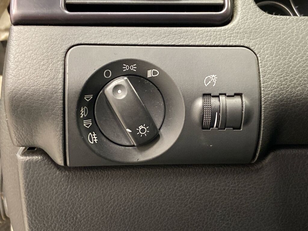 Audi A6 2003 Ruskea (beige)