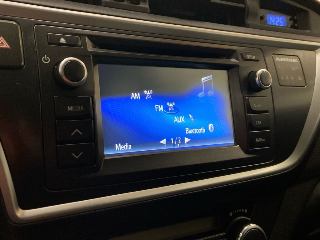 Toyota Auris 2015 Valkoinen