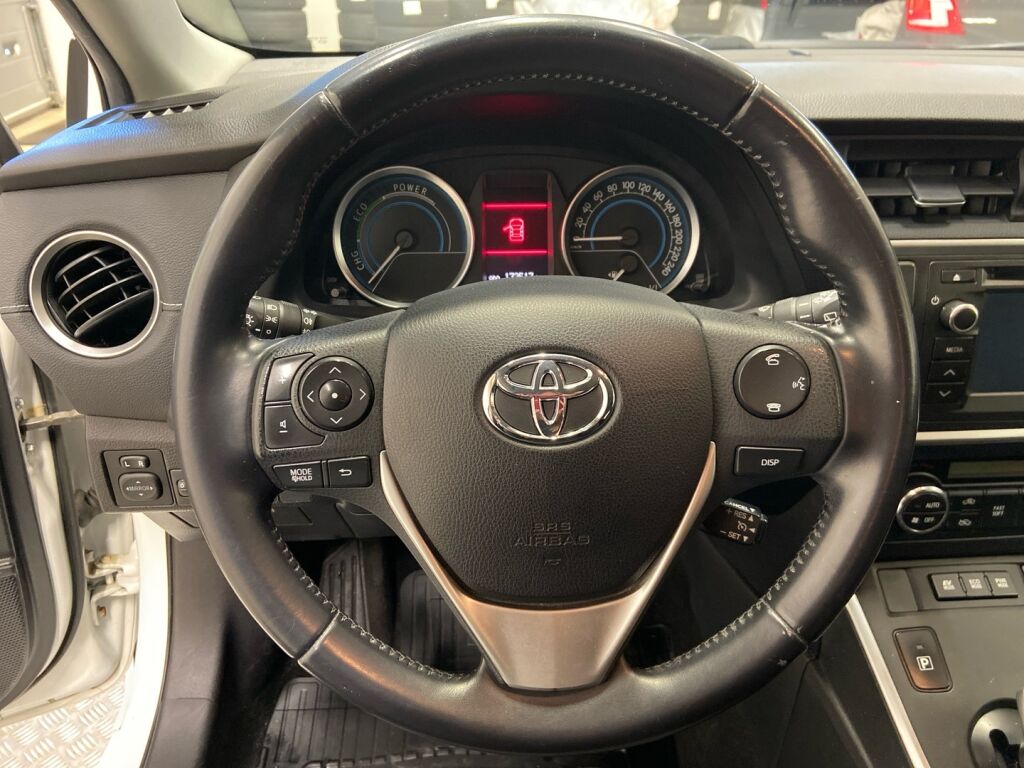 Toyota Auris 2015 Valkoinen