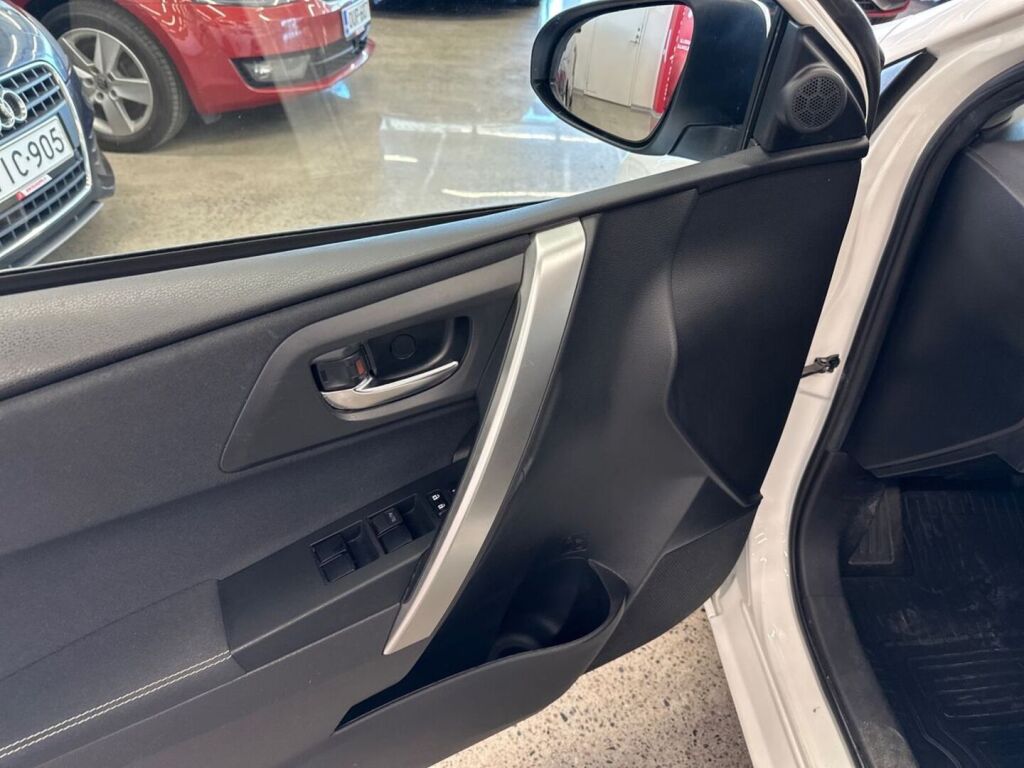 Toyota Auris 2015 Valkoinen