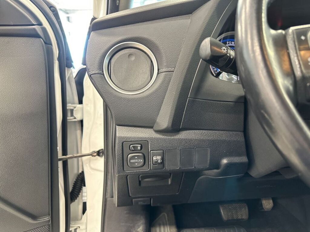 Toyota Auris 2015 Valkoinen