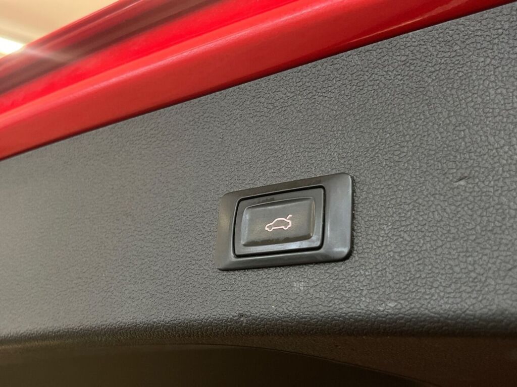 Audi A4 2015 Punainen