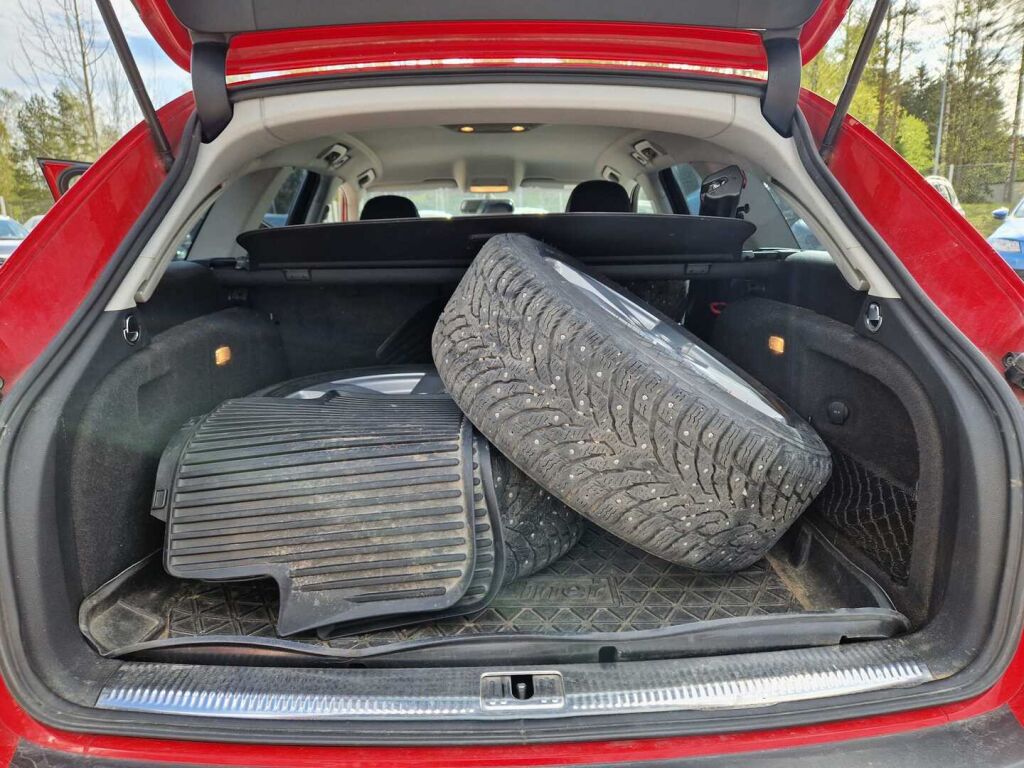 Audi A4 2015 Punainen