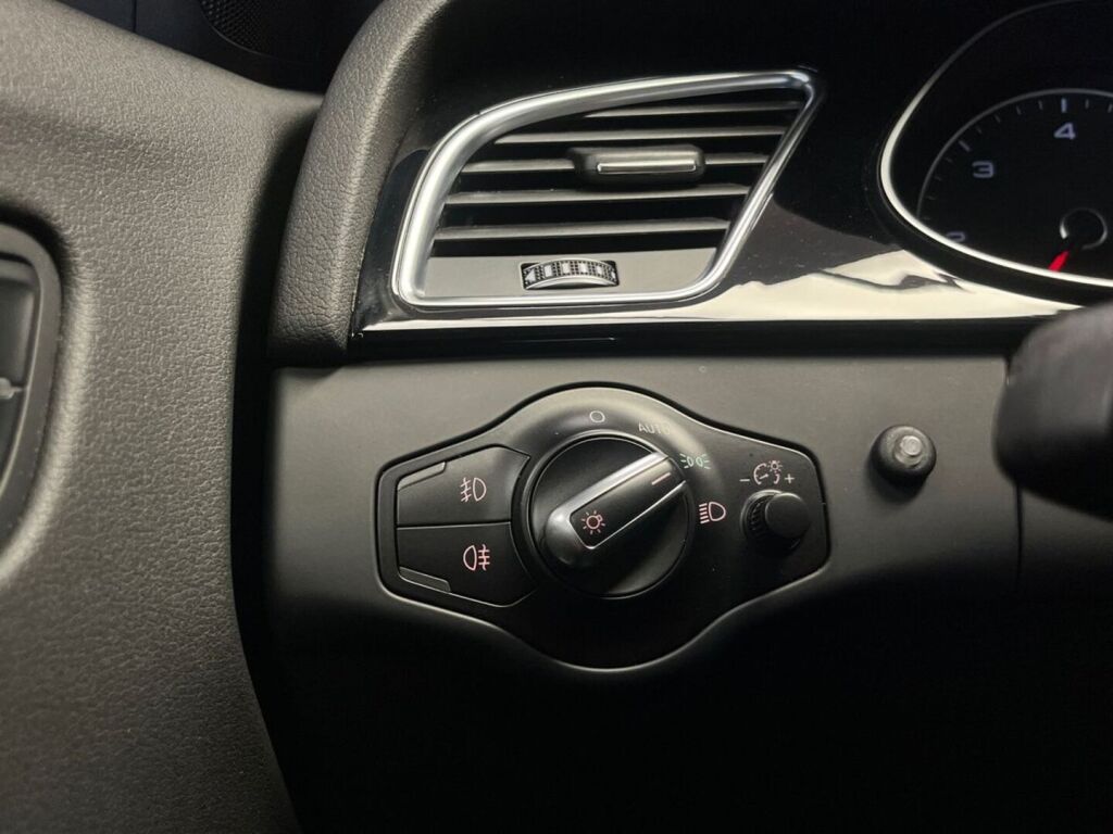 Audi A4 2015 Punainen