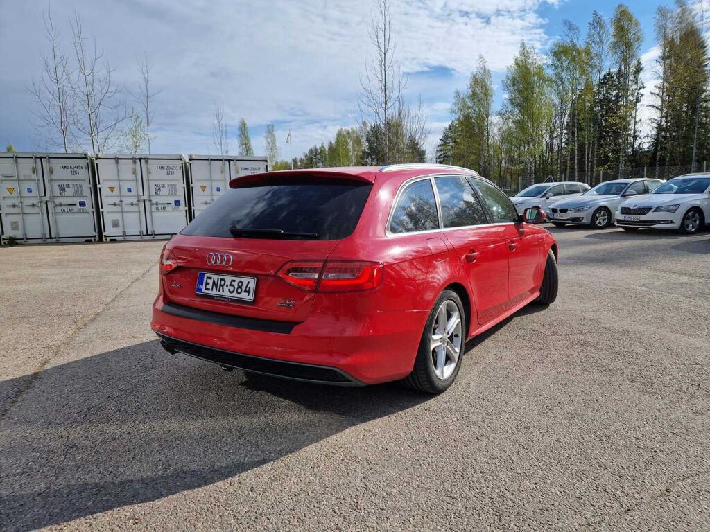 Audi A4 2015 Punainen