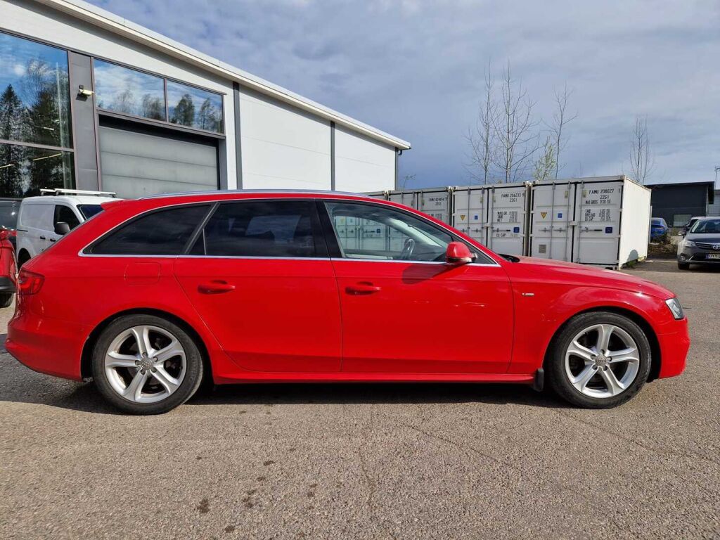 Audi A4 2015 Punainen