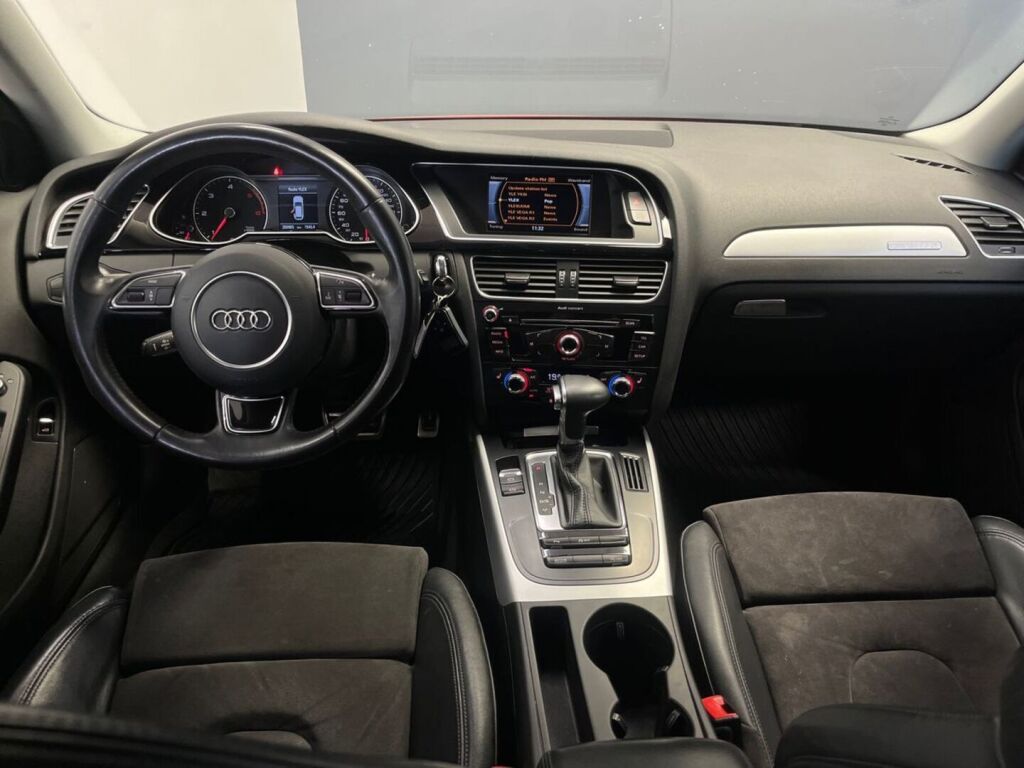 Audi A4 2015 Punainen