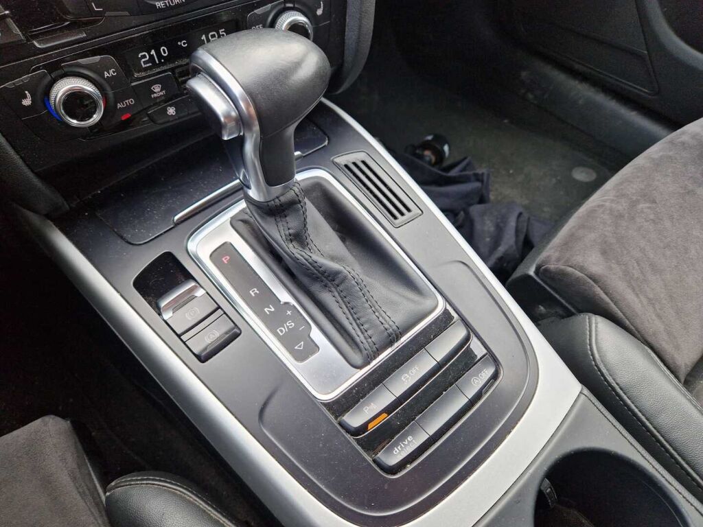 Audi A4 2015 Punainen