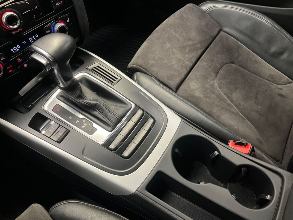 Audi A4 2015 Punainen