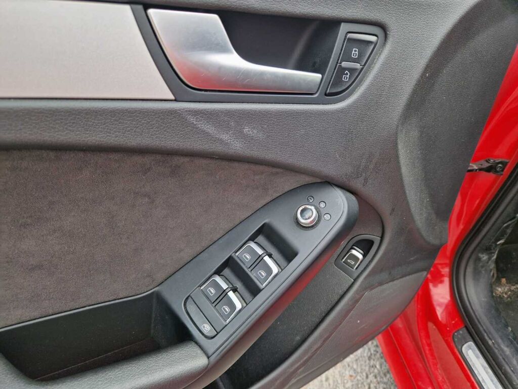 Audi A4 2015 Punainen