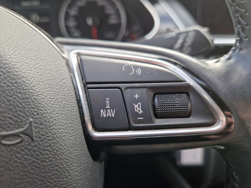 Audi A4 2015 Punainen