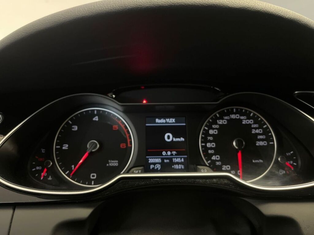 Audi A4 2015 Punainen