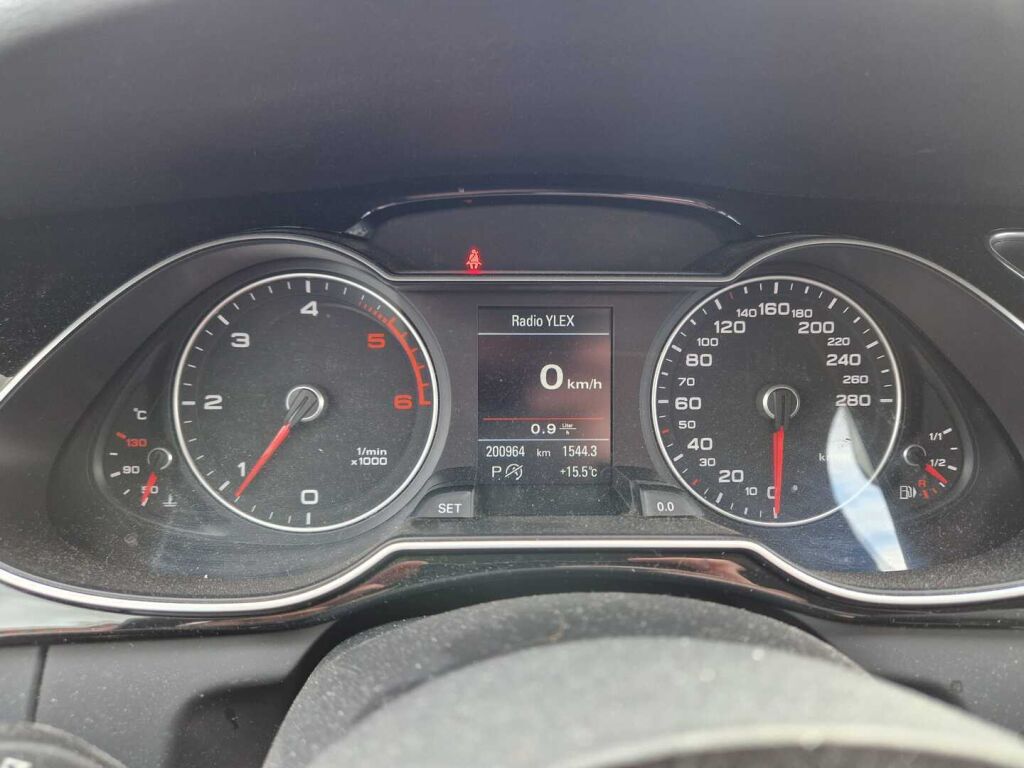 Audi A4 2015 Punainen