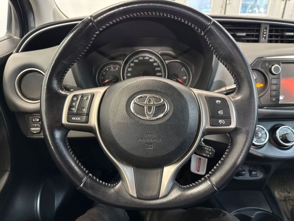 Toyota Yaris 2015 Sininen