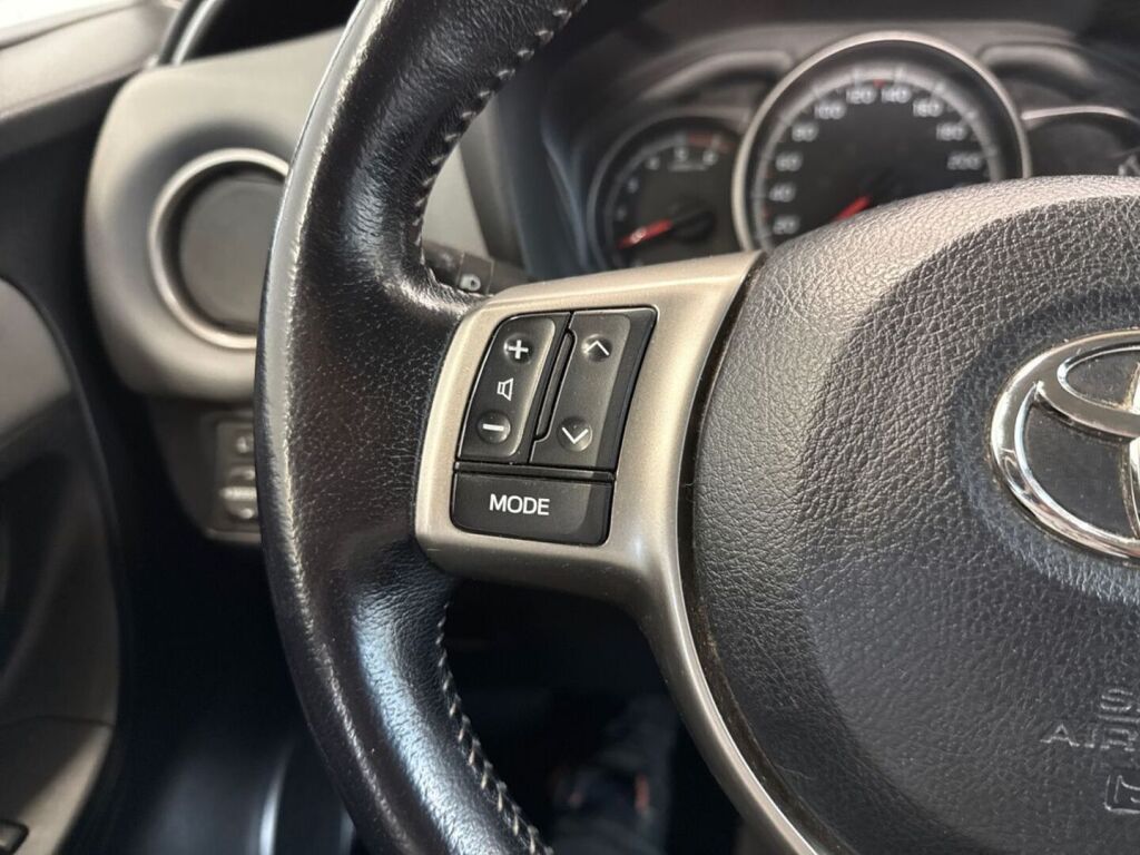 Toyota Yaris 2015 Sininen