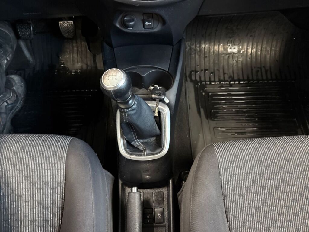 Toyota Yaris 2015 Sininen