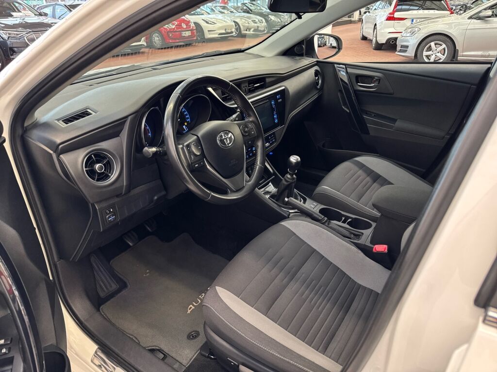 Toyota Auris 2016 Valkoinen