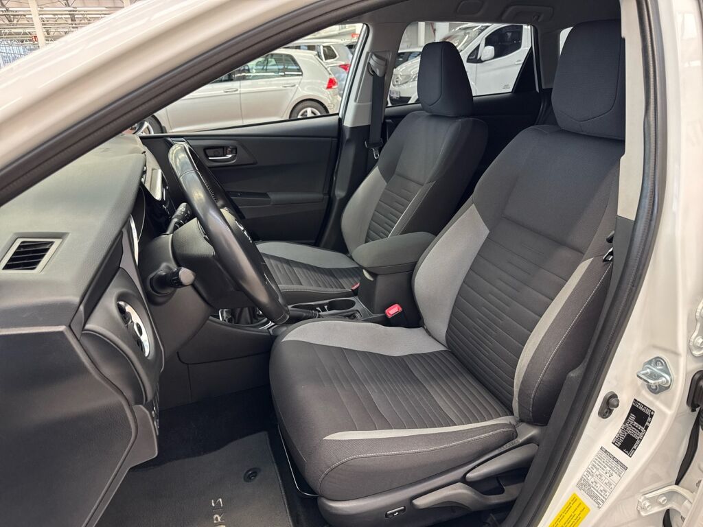 Toyota Auris 2016 Valkoinen