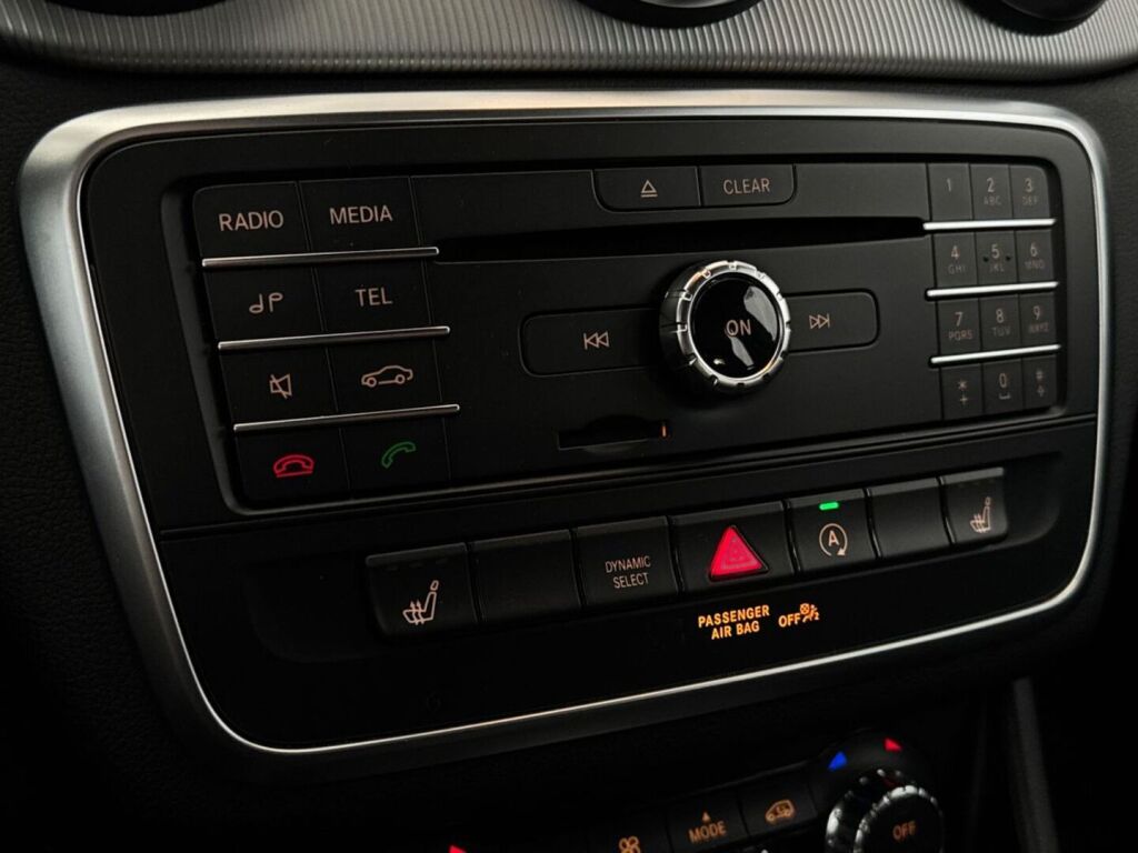 Mercedes-Benz CLA 2016 Musta