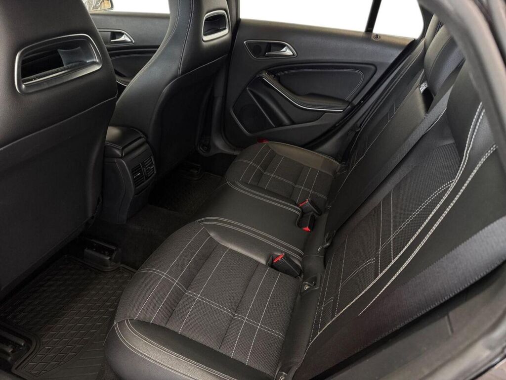 Mercedes-Benz CLA 2016 Musta