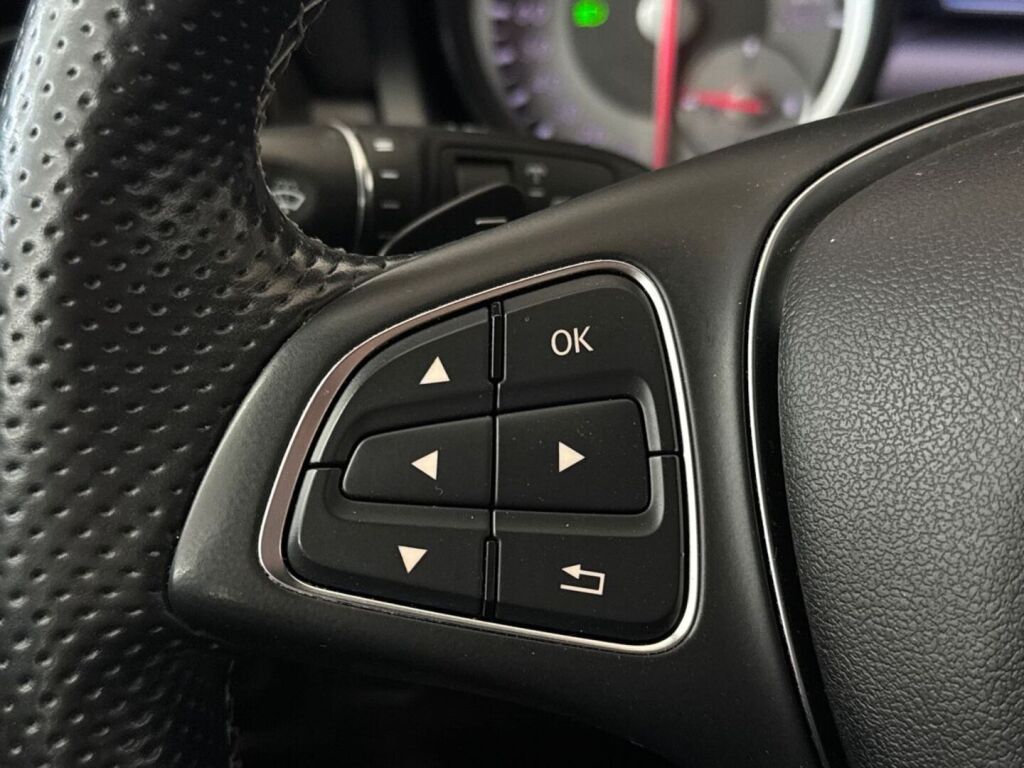 Mercedes-Benz CLA 2016 Musta