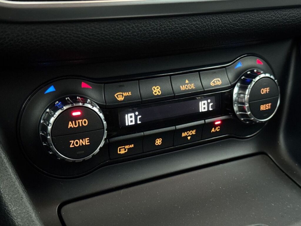 Mercedes-Benz CLA 2016 Musta
