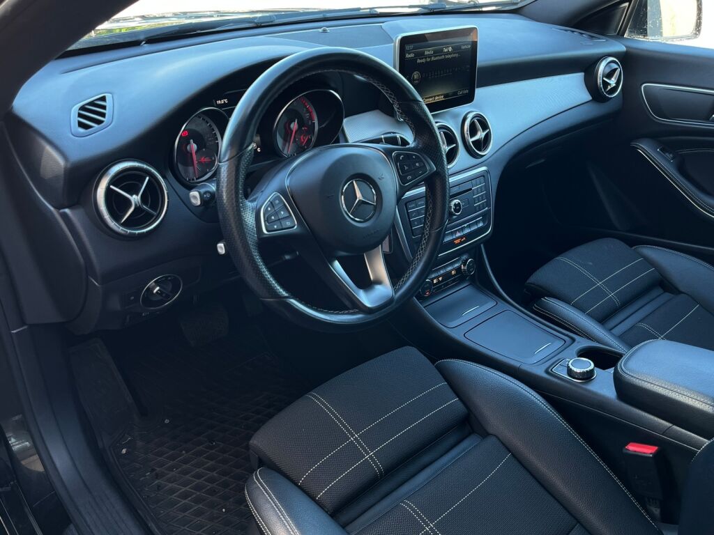 Mercedes-Benz CLA 2016 Musta