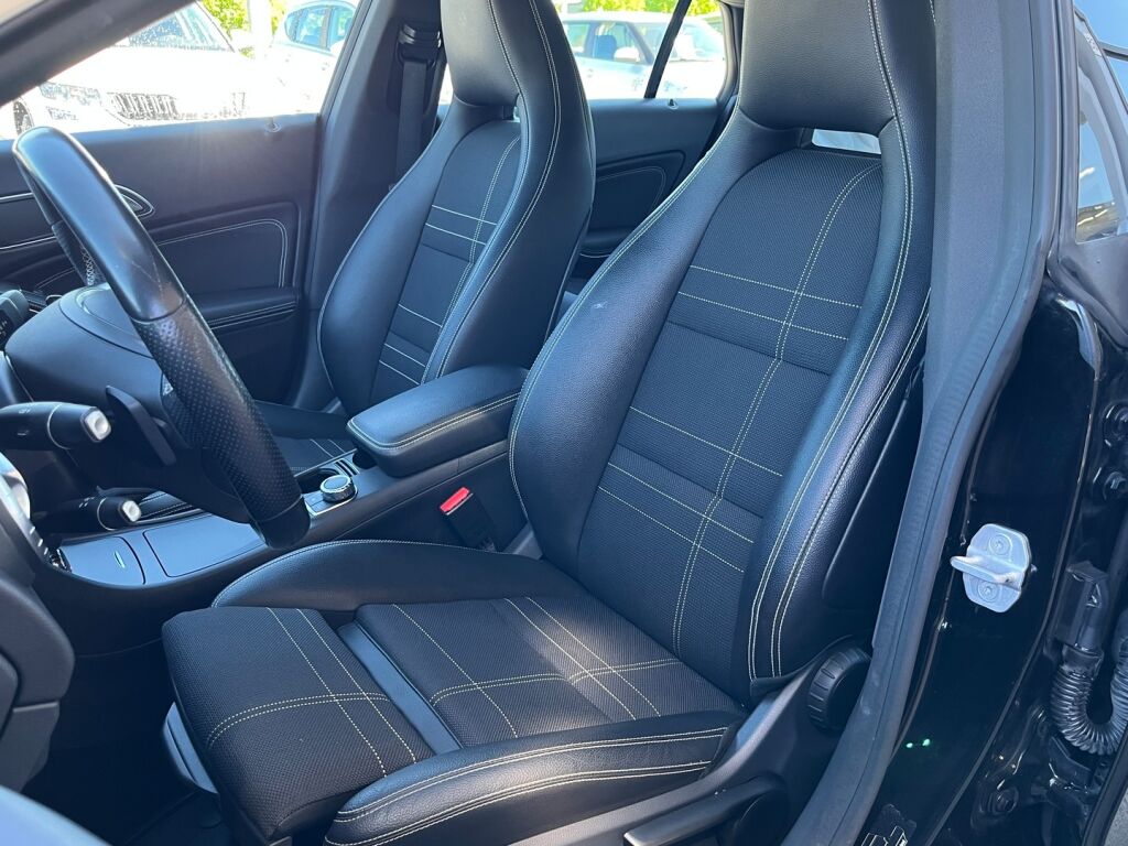 Mercedes-Benz CLA 2016 Musta